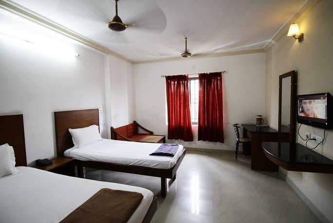 Hotel Adithya Chennai Exterior photo
