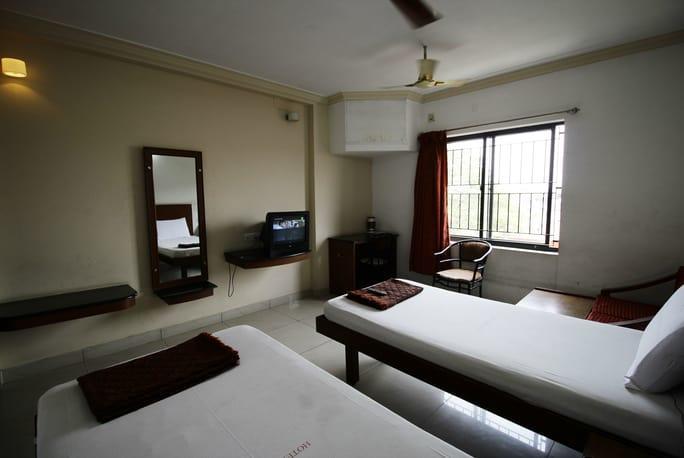 Hotel Adithya Chennai Exterior photo